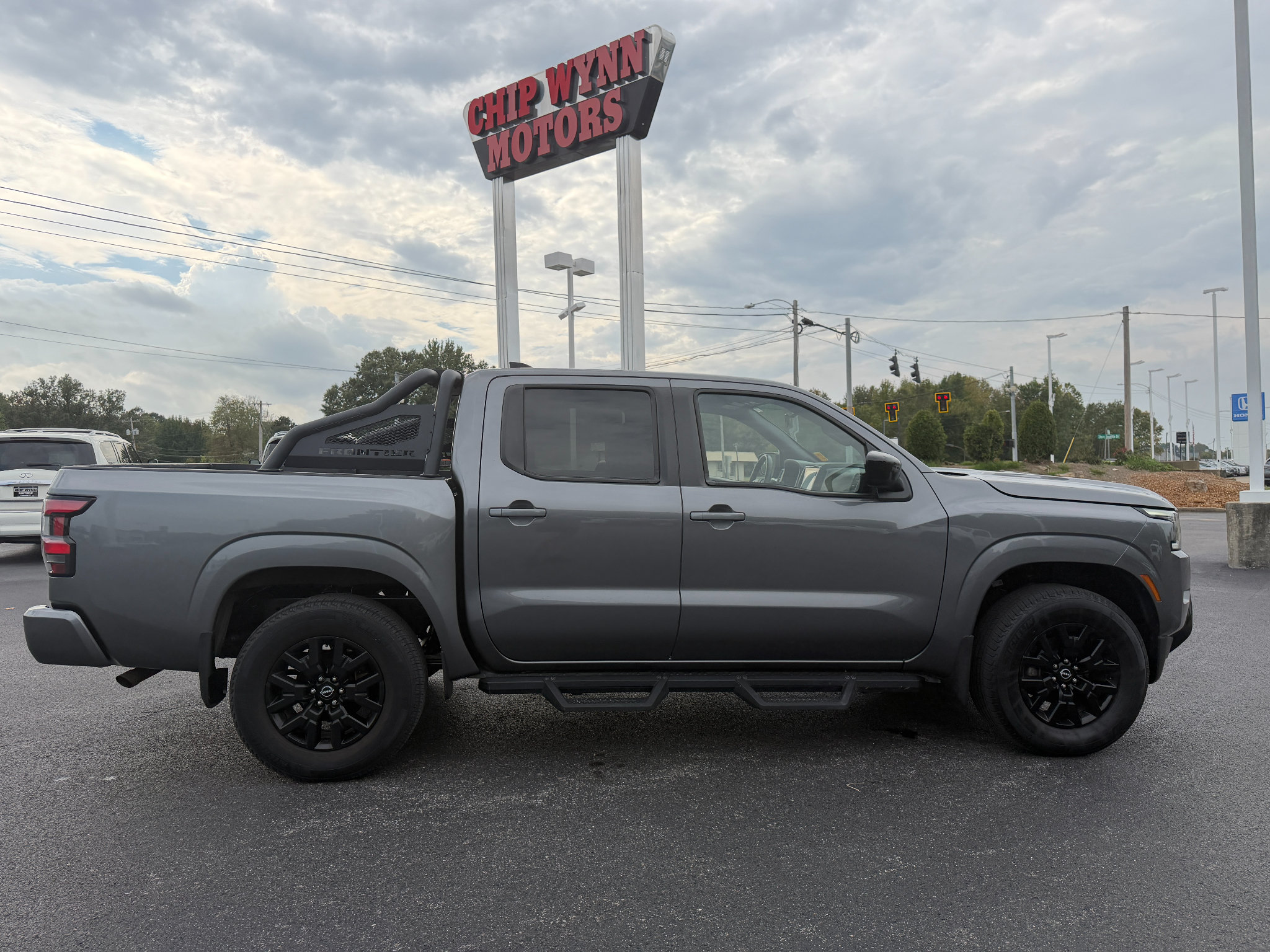 Used 2023 Nissan Frontier SV w/ Midnight Edition Package AWD/4WD image 9