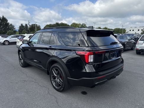 Used 2025 Ford Explorer ST-Line w/ ST-Line Street Pack AWD/4WD image 28