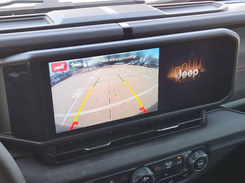 Used 2024 Jeep Wrangler Unlimited Rubicon image 21