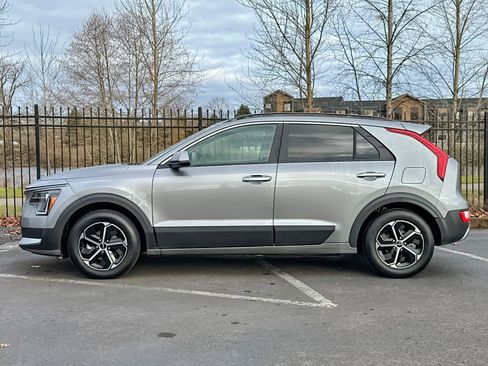 Used 2024 Kia Niro LX image 6