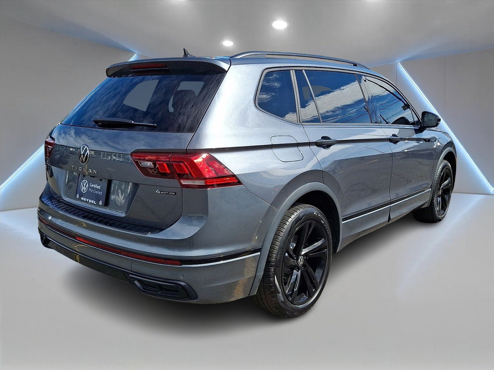 Certified 2024 Volkswagen Tiguan SE R-Line AWD/4WD image 6