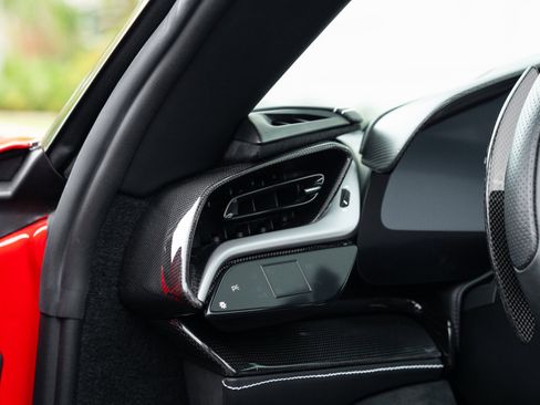 Used 2024 Ferrari SF90 Spider image 55