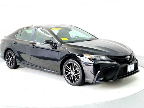 Used 2024 Toyota Camry SE w/ Cold Weather Package AWD/4WD image 7