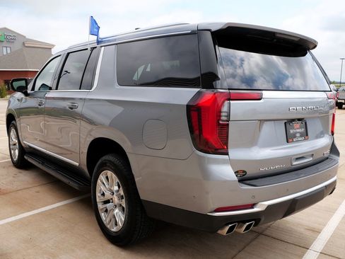 Used 2025 GMC Yukon XL Denali AWD/4WD image 6