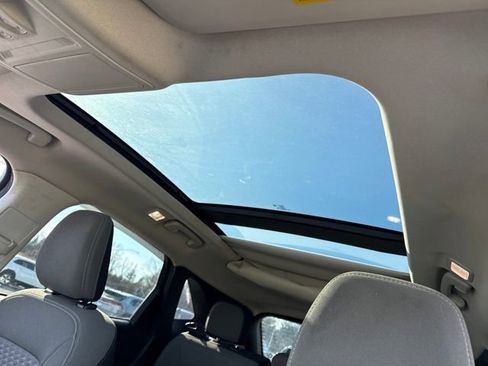 Used 2021 Ford Escape SE w/ SE Sport Appearance Package image 22