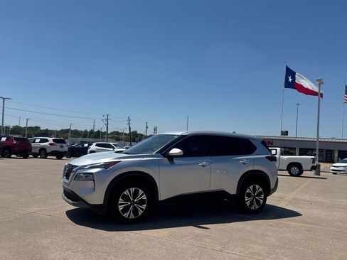 Used 2023 Nissan Rogue SV FWD image 12