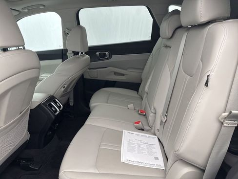 Used 2024 Kia Sorento S w/ Panoramic Sunroof Package FWD image 15