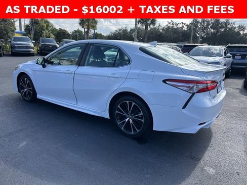 Used 2020 Toyota Camry SE image 4