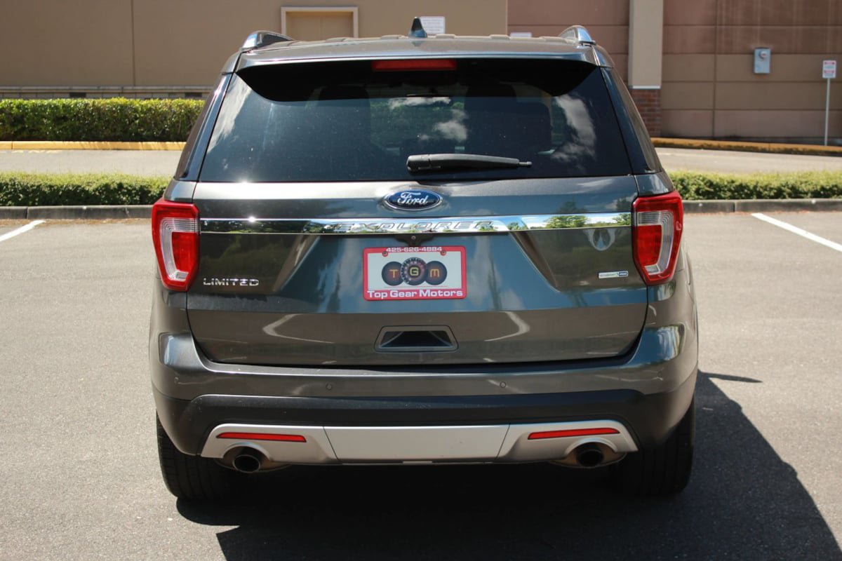 Used 2017 Ford Explorer Limited w/ Class II Trailer Tow Package AWD/4WD image 5