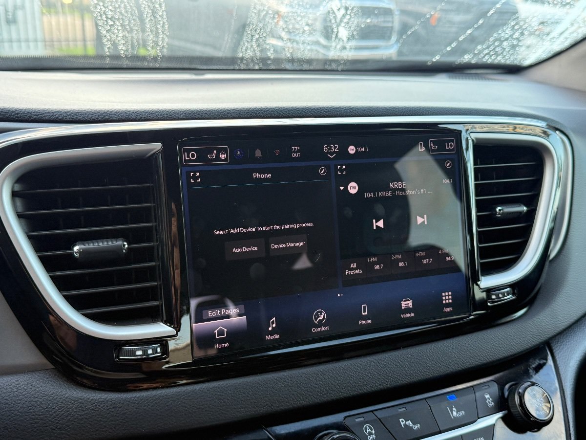 Used 2025 Chrysler Pacifica Select FWD image 31