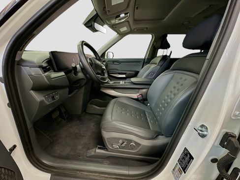 Used 2024 Kia EV9 Wind image 13