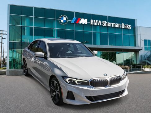 Used 2023 BMW 330i Sedan w/ Parking Assistance Package RWD image 3