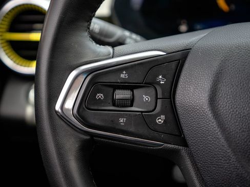 Certified 2025 Chevrolet Trax ACTIV w/ Driver Confidence Package FWD image 17