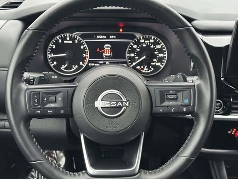 Used 2024 Nissan Pathfinder SV w/ Black Appearance Package image 23