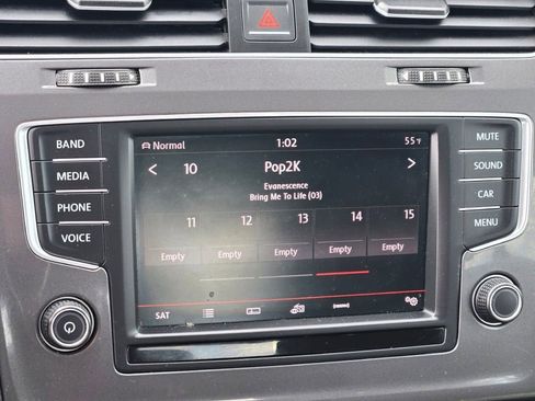 Used 2016 Volkswagen e-Golf SE w/ DC Fast Charging Package image 25