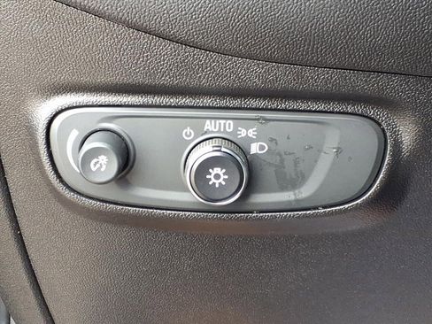 Used 2019 Chevrolet Equinox LT w/ Driver Convenience Package image 15