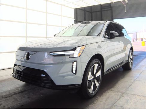 Used 2025 Volvo EX90 Plus AWD/4WD image 2