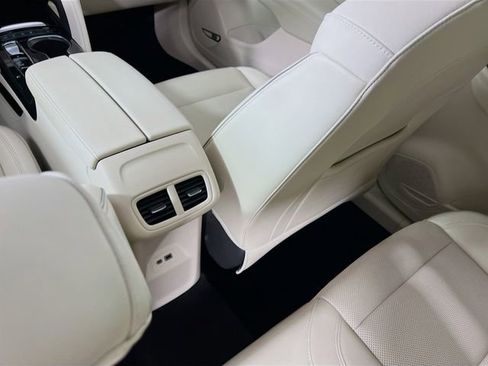 Used 2022 Buick Envision Essence w/ Technology Package I image 26