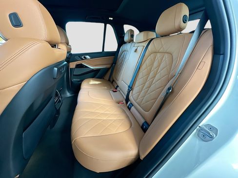 Used 2023 BMW X5 xDrive40i w/ Executive Package image 25
