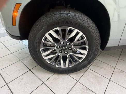Certified 2025 Chevrolet Suburban Z71 AWD/4WD image 11