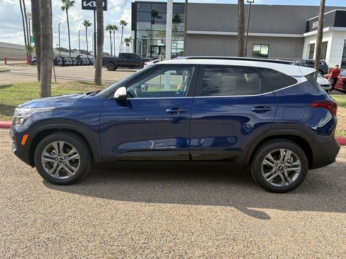 Used 2023 Kia Seltos S w/ Navigation Package image 4