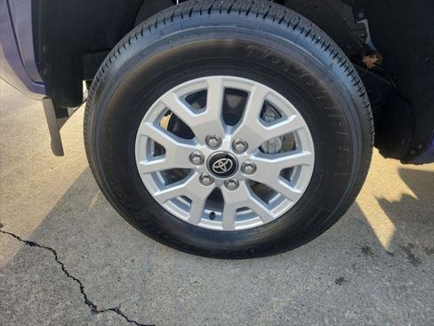 Certified 2025 Toyota Tacoma SR5 image 32