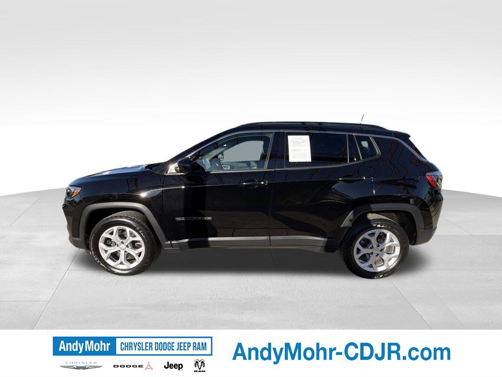 Used 2024 Jeep Compass Latitude AWD/4WD image 4