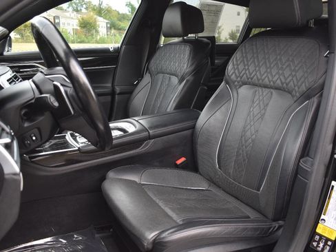 Used 2018 BMW 750i xDrive image 17