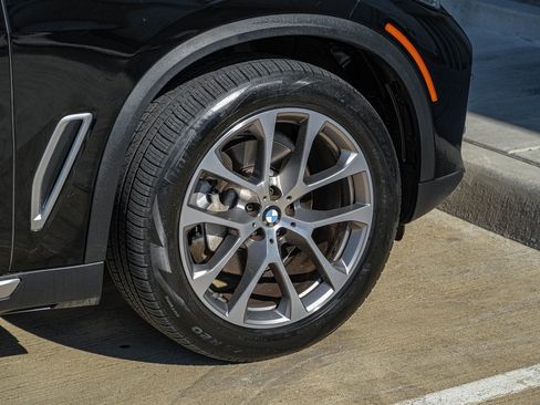 Used 2021 BMW X5 xDrive40i w/ Convenience Package image 49