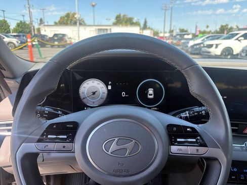 Used 2025 Hyundai Elantra SEL FWD image 28