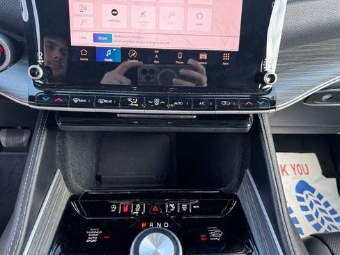 Used 2024 Jeep Wagoneer L Series III w/ Flexible Seating Group image 23