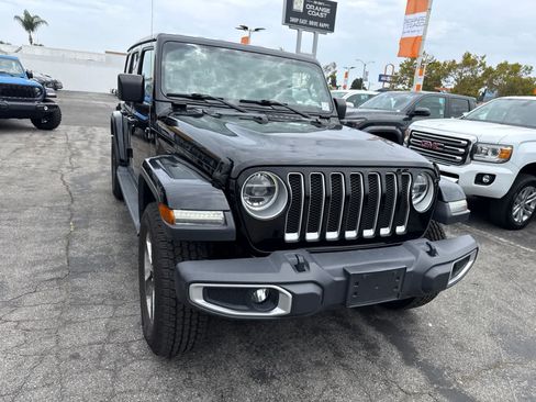 Used 2018 Jeep Wrangler Unlimited Sahara AWD/4WD image 7