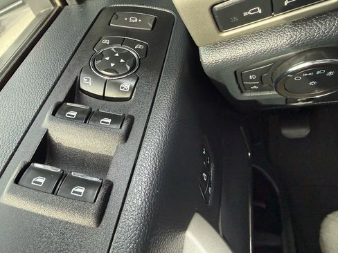 Used 2022 Ford F250 Lariat w/ Lariat Value Package image 28