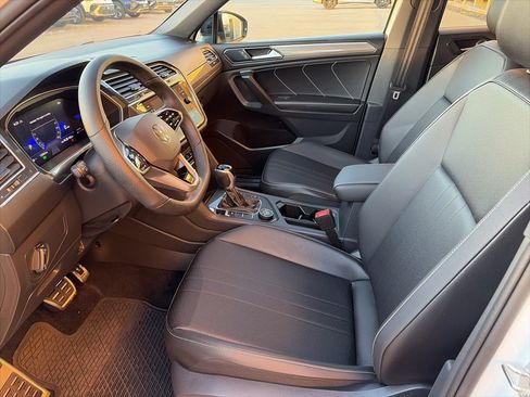 Certified 2024 Volkswagen Tiguan SE R-Line image 12