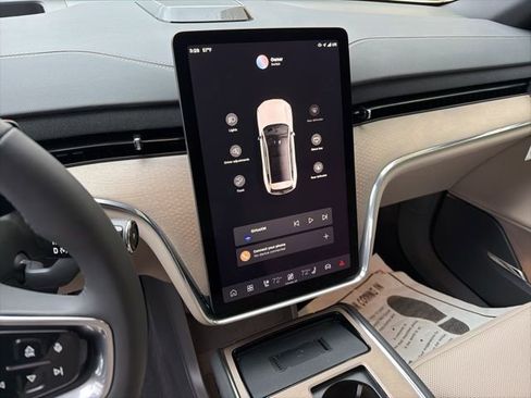 New 2025 Volvo EX90 Ultra image 16