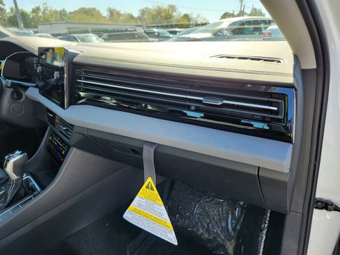 New 2025 Volkswagen Jetta SE image 18