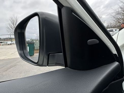 Used 2017 Nissan Rogue SV w/ SV Premium Package image 16