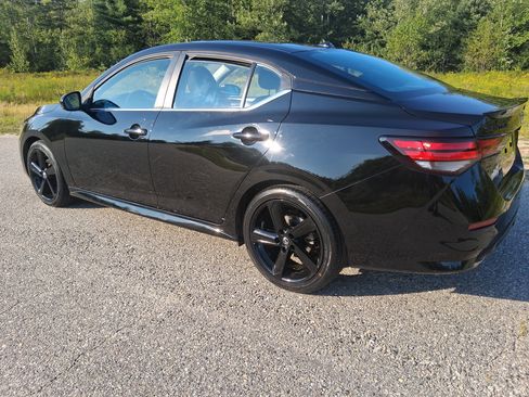 Certified 2023 Nissan Sentra SR w/ Midnight Edition Package FWD image 7