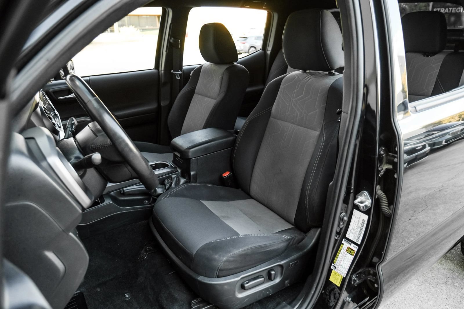 Used 2021 Toyota Tacoma TRD Off-Road w/ Technology Package AWD/4WD image 25