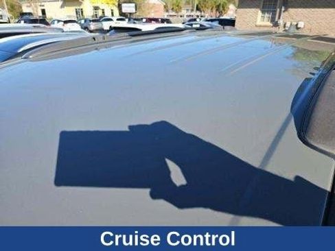 Used 2021 Chrysler Pacifica Touring-L image 13