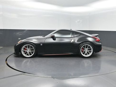 Used 2018 Nissan 370Z NISMO RWD image 2