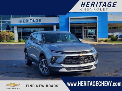 Used 2025 Chevrolet Blazer LT image 1