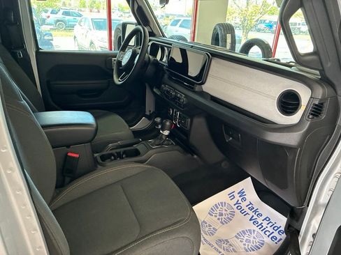 Used 2024 Jeep Wrangler Unlimited w/ Convenience Group AWD/4WD image 22
