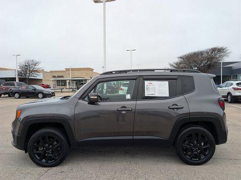Used 2018 Jeep Renegade Altitude image 3