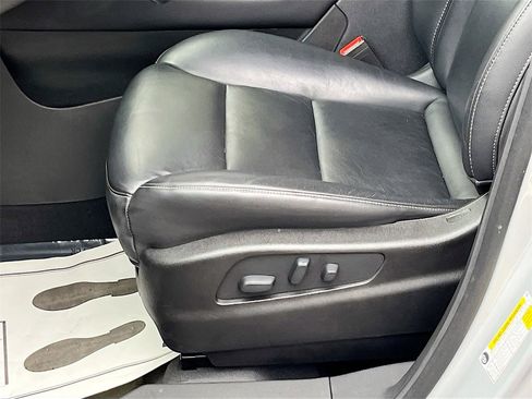 Certified 2021 Cadillac XT4 Luxury w/ Cold Weather Package image 17