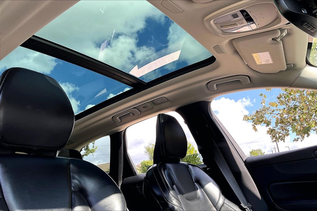 Used 2023 Volvo XC60 B5 Ultimate w/ Climate Package AWD/4WD image 21