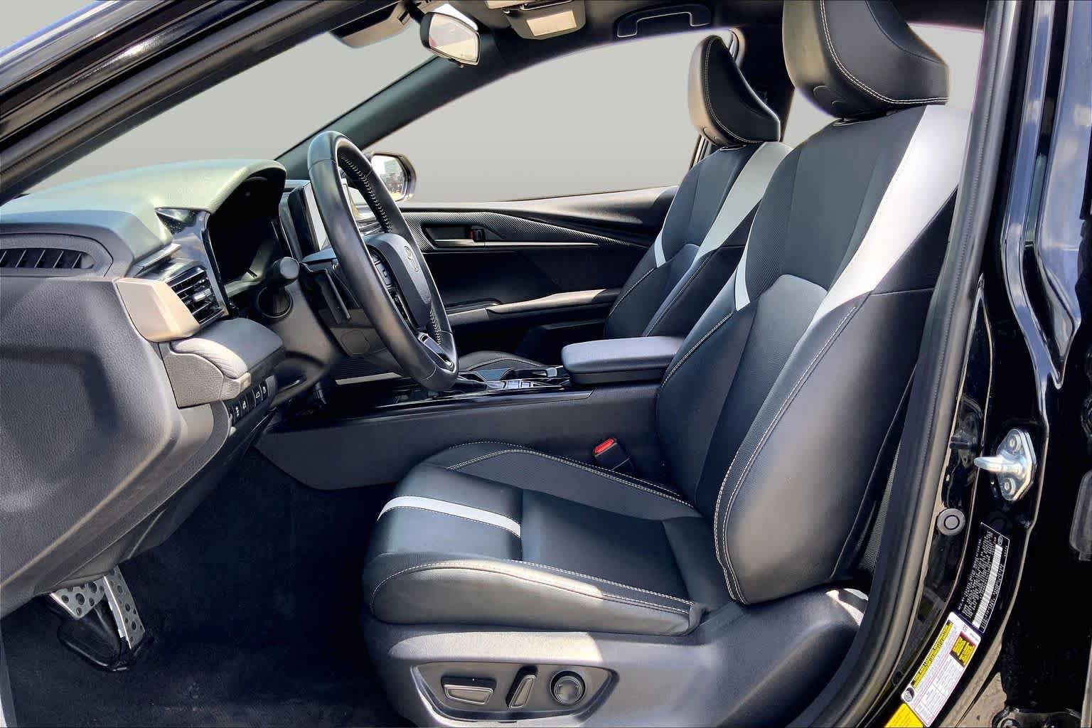 Certified 2025 Toyota Camry SE FWD image 8