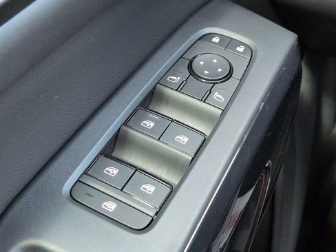 Used 2025 Nissan Pathfinder S FWD image 22