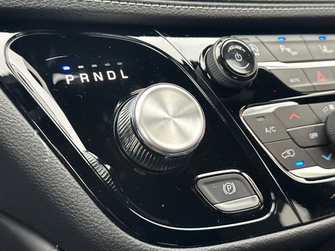 New 2026 Chrysler Pacifica Limited w/ Uconnect Theater Family Group image 24