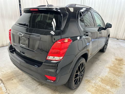 Used 2022 Chevrolet Trax LT w/ Premium Seat Package AWD/4WD image 11